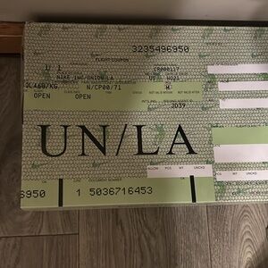 Nike UN/LA Green Flight Box